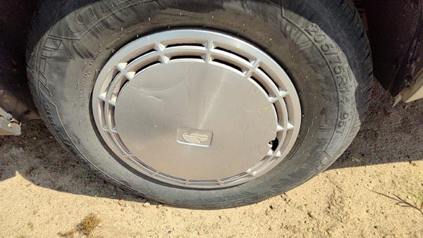 1990 Oldsmobile Delta 88 Wheel Cover 1 25532199 — photo 3