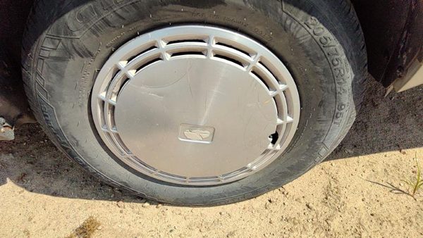 1990 Oldsmobile Delta 88 Wheel Cover 1 25532199 — photo 2
