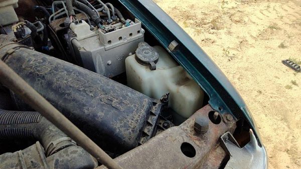 1995-2005 S10 Blazer Windshield Washer Fluid Reservoir With Pump Oem Wiper Tank — photo 1