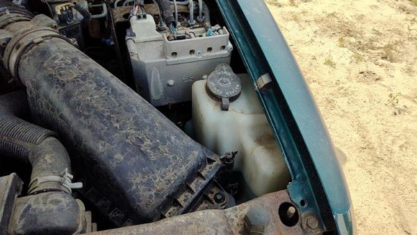 1995-2005 S10 Blazer Windshield Washer Fluid Reservoir With Pump Oem Wiper Tank — photo 4