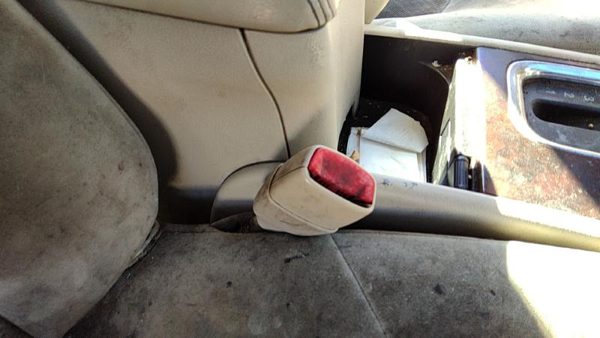 05-09 Lacrosse Passenger Right Front Seat Belt Buckle Receiver Oem Neutral 52B — photo 1