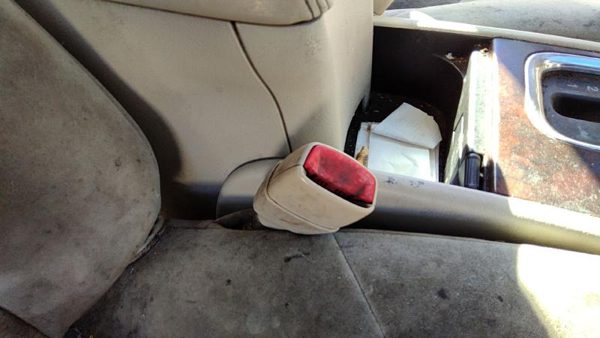 05-09 Lacrosse Passenger Right Front Seat Belt Buckle Receiver Oem Neutral 52B — photo 2