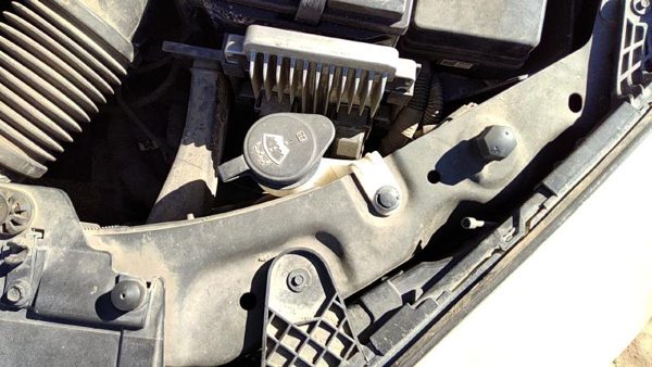 2005-2010 Pontiac G6 Windshield Washer Fluid Reservoir With Pump Oem Wiper Tank — photo 1