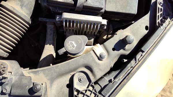 2005-2010 Pontiac G6 Windshield Washer Fluid Reservoir With Pump Oem Wiper Tank — photo 2