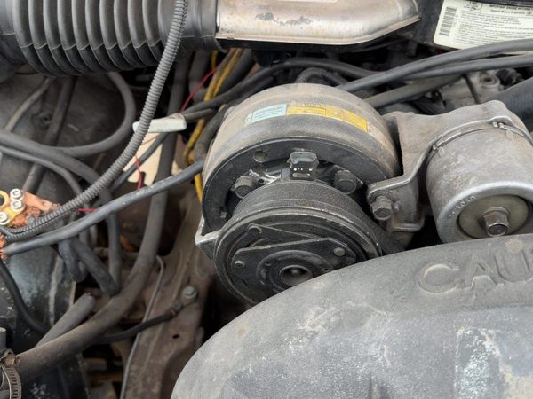 93-94 Chevy Silverado 1500 Ac Compressor Air Conditioner Pump Assembly Oem 5.7L — photo 1