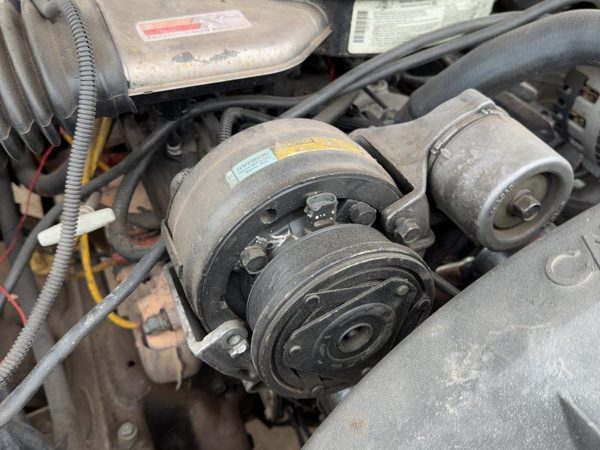93-94 Chevy Silverado 1500 Ac Compressor Air Conditioner Pump Assembly Oem 5.7L — photo 3