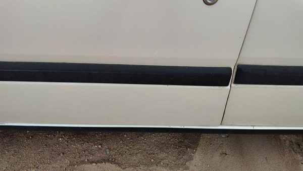 1991-1996 Infinity G20 Driver Left Front Moulding From Door Oem Trim Strip — photo 2