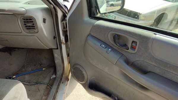 1998-01 S10 Blazer Passenger Right Front Door Trim Panel With Switches Gray 92H — photo 4