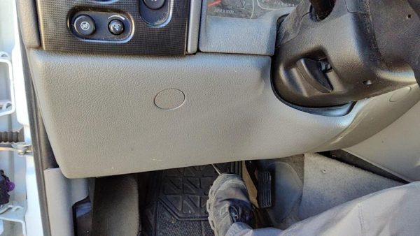 2005-2009 Gmc Envoy Lower Dash Under Column Knee Bolster Trim Panel Oem Gray 28H — photo 3