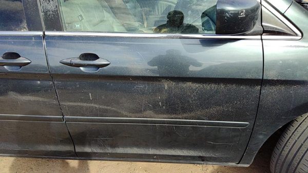 2006 Honda Odyssey Front Door RH Gray — photo 1
