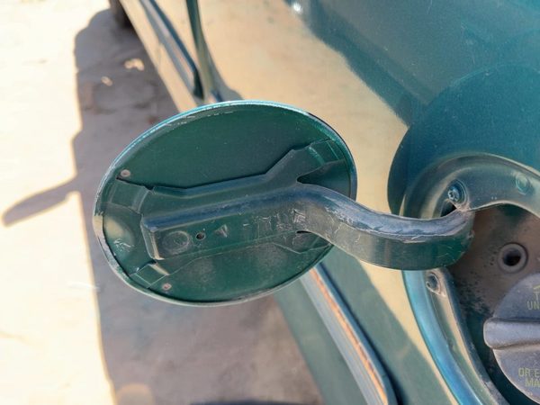 97-04 Ford F150 Fuel Tank Door with Hinge Gas Lid Pacific Green PS 8L1Z99405A26A — photo 5