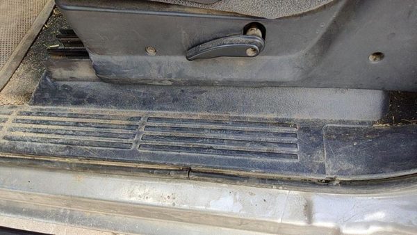 2002 Sierra 2500 Hd Driver Left Lower Kick Trim Panel Oem Sill Step Graphite 12D — photo 3