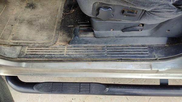 2002 Sierra 2500 Hd Driver Left Lower Kick Trim Panel Oem Sill Step Graphite 12D — photo 1