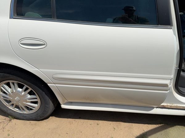 2005 Buick LeSabre Rear Door RH White 40U — photo 1
