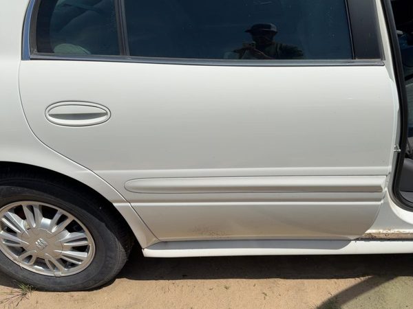 2005 Buick LeSabre Rear Door RH White 40U — photo 2
