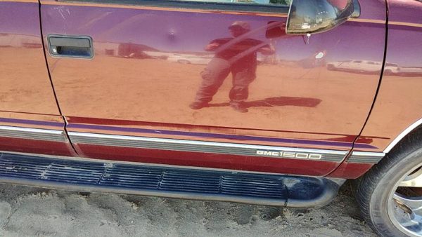 1999 GMC Yukon Front Door RH Maroon — photo 1