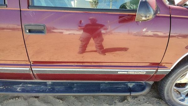 1999 GMC Yukon Front Door RH Maroon — photo 2