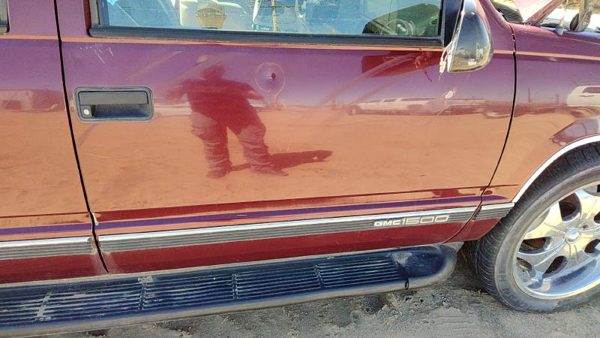 1999 GMC Yukon Front Door RH Maroon — photo 4