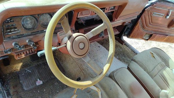 1984 Jeep Grand Steering Wheel — photo 1