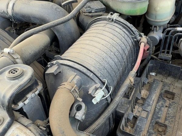 05-07 F350 Complete Air Intake Cleaner Filter Box Housing With Tube Oem 6.0L — photo 4