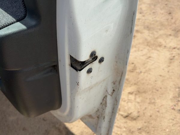 95-05 Chevy Cavalier Passenger Right Front Door Latch With Rods/Cables Oem Sedan — photo 3