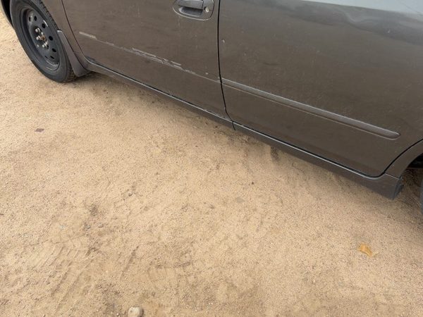 02-06 Nissan Altima Driver Left Lower Rocker Panel Moulding Oem Rear Smoke K11 — photo 1