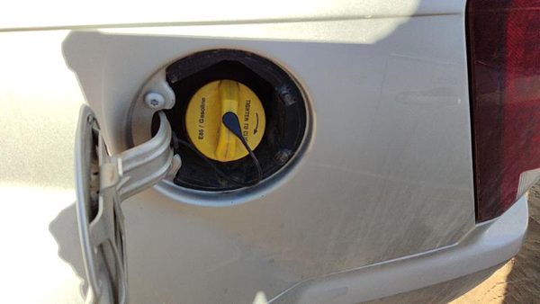 2008-2010 Jeep Grand Cherokee Fuel Filler Neck Assembly With Gas Cap Oem 5.7L — photo 2