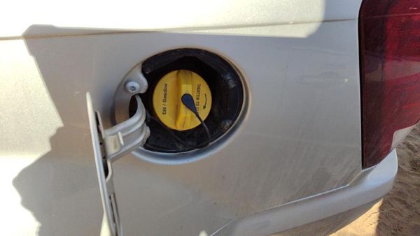 2008-2010 Jeep Grand Cherokee Fuel Filler Neck Assembly With Gas Cap Oem 5.7L — photo 3