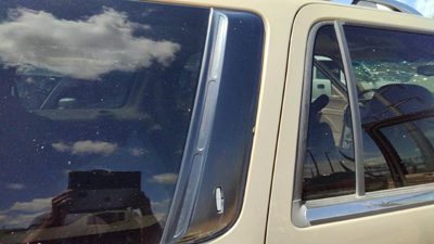 1998 Lincoln Navigator Quarter Panel Moulding RH Gold Bi