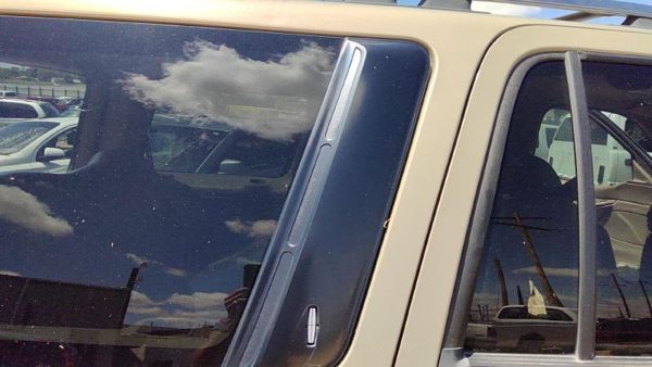 1998 Lincoln Navigator Quarter Panel Moulding RH Gold Bi — photo 4
