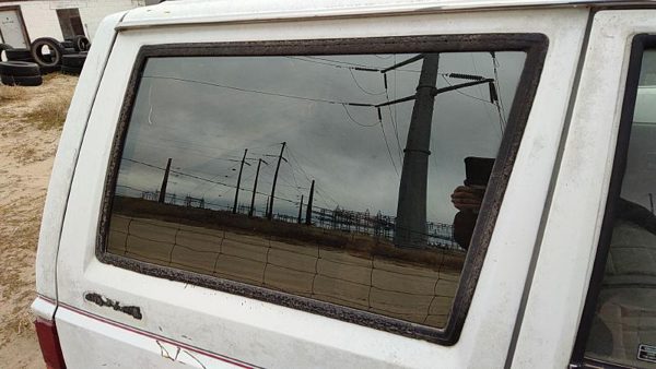 1984-2001 Jeep Cherokee Passenger Right Rear Quarter Glass Back Side Window Oem — photo 1