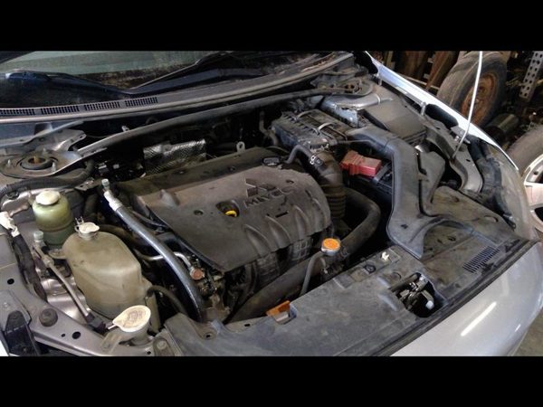 2008 Mitsubishi Outlander — vehicle photo 2
