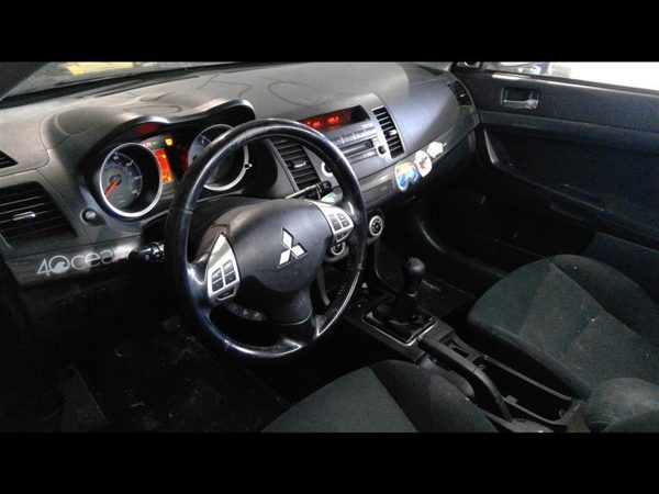 2008 Mitsubishi Outlander — vehicle photo 4