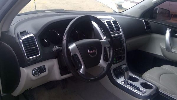 2009 GMC Acadia — vehicle photo 5