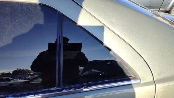 2005-2011 Cadillac Sts Driver Left Rear Vent Window Back Door Glass With Frame — photo 1