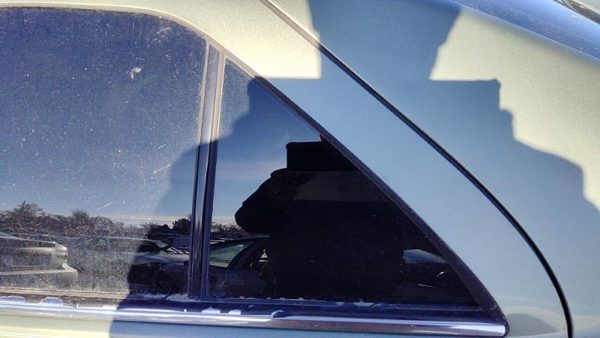 2005-2011 Cadillac Sts Driver Left Rear Vent Window Back Door Glass With Frame — photo 3