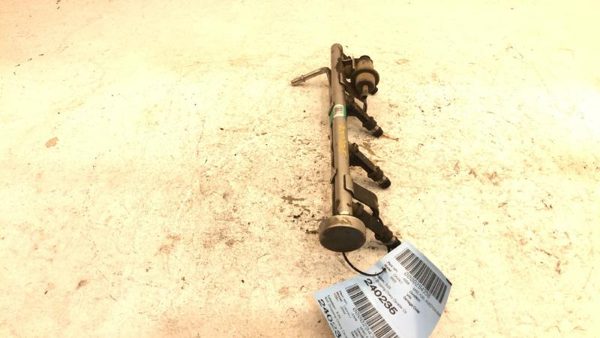 2000-2002 Chevy Cavalier Complete Fuel Rail With Injectors Set Loaded Oem 2.2L — photo 3