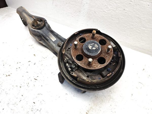 1996-2000 Honda Civic Hx Driver Left Rear Trailing Arm With Drum Brake Hub — photo 3