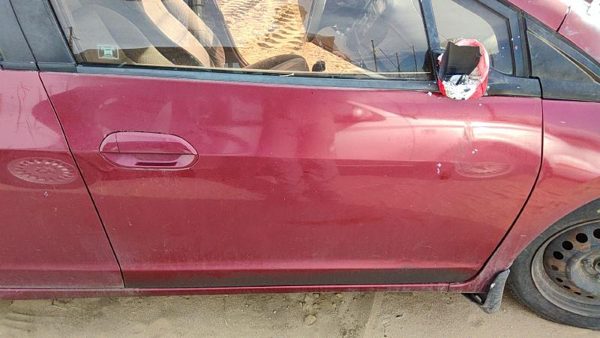 2010 Honda Insight Front Door RH Tango Red Re — photo 3