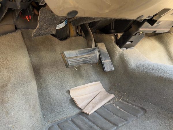 1995-2001 Chevy Lumina Gas Pedal Assembly OEM Accelerator 3.1L — photo 1