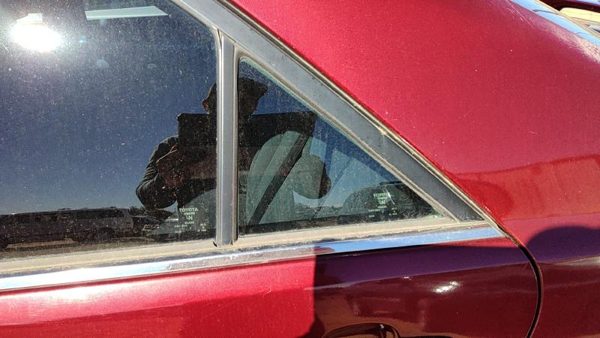 02-06 Toyota Camry Driver Left Rear Vent Window Back Door Glass With Frame Oem — photo 1