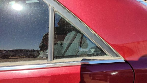 02-06 Toyota Camry Driver Left Rear Vent Window Back Door Glass With Frame Oem — photo 2