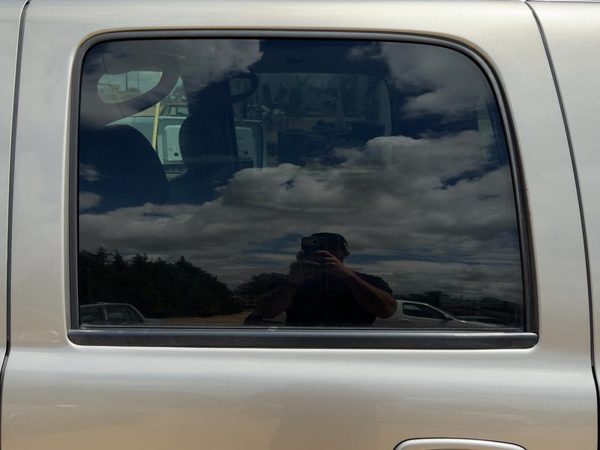 2000-2006 Chevy Suburban Driver Left Rear Side Window Door Glass Oem Back — photo 1
