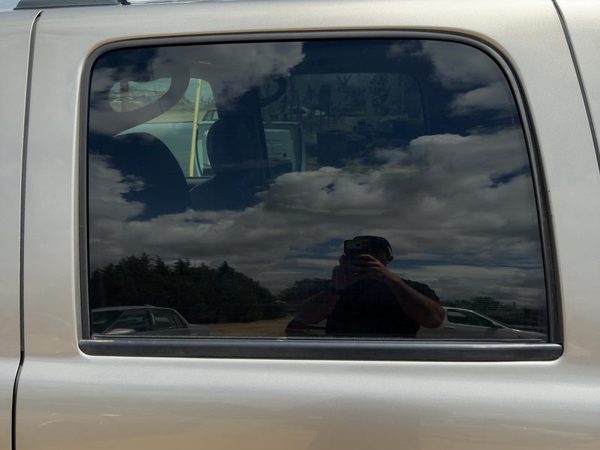 2000-2006 Chevy Suburban Driver Left Rear Side Window Door Glass Oem Back — photo 3