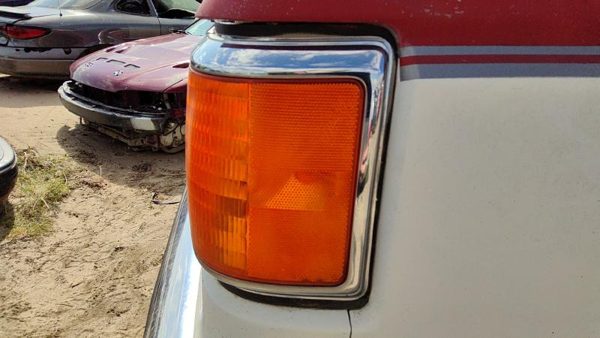 1988 Ford F150 Fog/mark/park/turn Light/lamp LH — photo 2