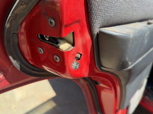 90-95 Nissan Pathfinder Driver Left Rear Door Latch with Rods OEM 82503-83G00 — photo 2