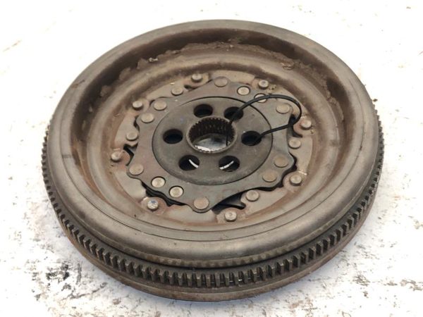 2009-2014 Volkswagon Jetta Complete Flywheel With Clutch 2.0 Diesel Auto Trans — photo 6