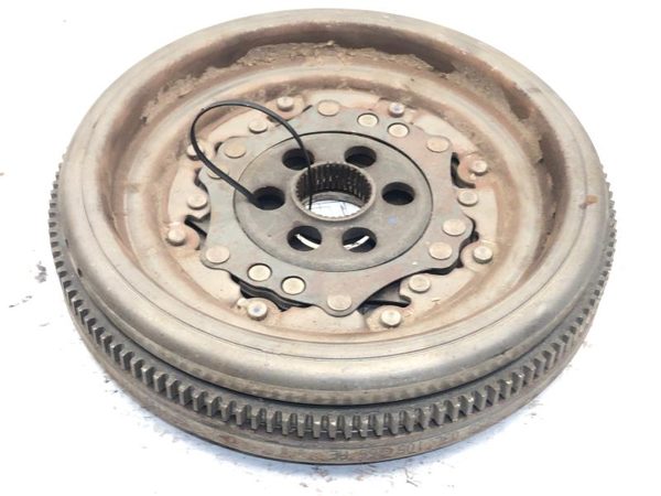 2009-2014 Volkswagon Jetta Complete Flywheel With Clutch 2.0 Diesel Auto Trans — photo 4
