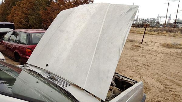1991 Volvo 740 Hood Silver — photo 1