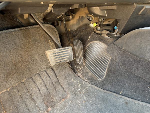 1995-2005 Chevy S10 Blazer Gas Pedal Assembly OEM Accelerator 4.3L — photo 1